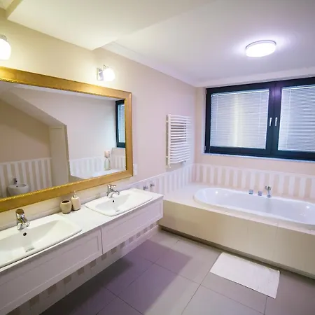 Avangarda 3* Różan